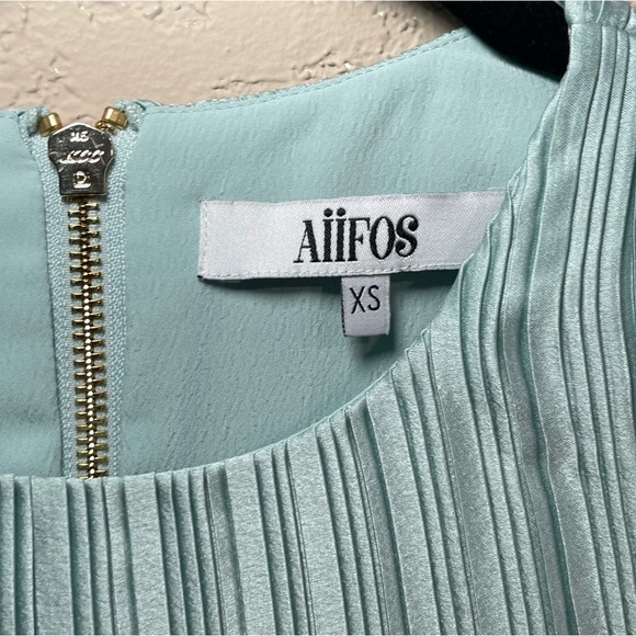 AiiFOS | Resort Nights Christina Pleated Crop Top + Skirt Set In Misty Blue - Picture 5 of 9